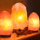 Lámpara Sal Himalaya de 21cm, 2-3 kg, Ideal para Crear un Ambiente Especial, Incluye Base de Madera, Cable de Conexión con Interruptor y Bombilla, Mejoran el Sueño y Descanso, Aumenta la Productividad