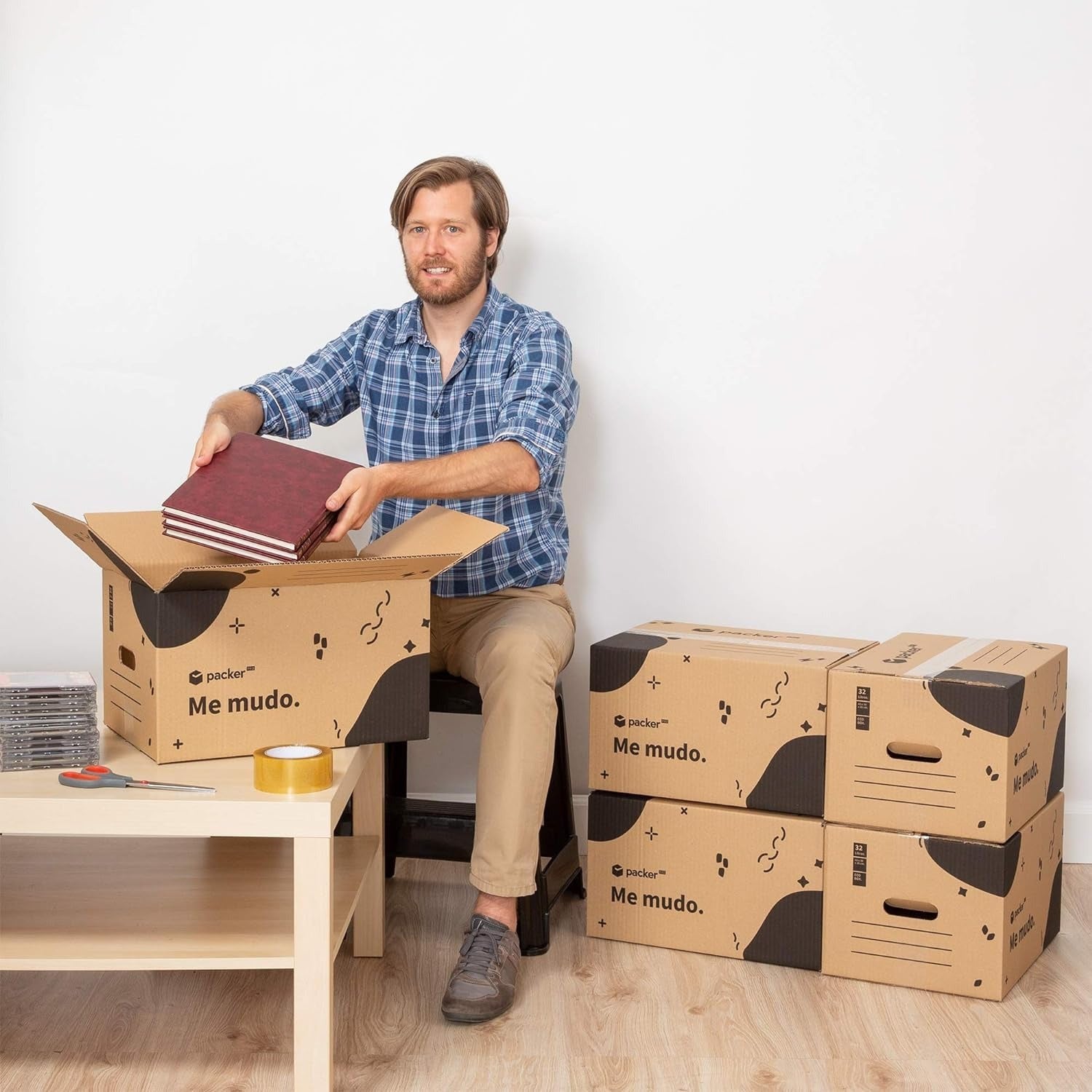 packer PRO Caja Cartón para Mudanzas y Almacenaje Ultra Resistentes con Asas, Cartón Resistente de Máxima Durabilidad, Tamaño Ideal para Mudanzas y Almacenaje de Libros, Objetos y Ropa, Asas Laterales para Manejo Fácil y Seguro
