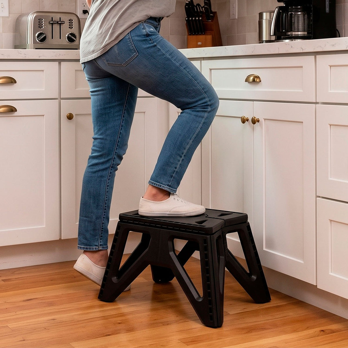 AKTIVE Taburete Plegable Multiusos Portátil con Diseño Antideslizante y Estructura Resistente para Hogar, Cocina y Camping, Soporta Hasta 150kg, 39 x 27 x 23 cm, Negro