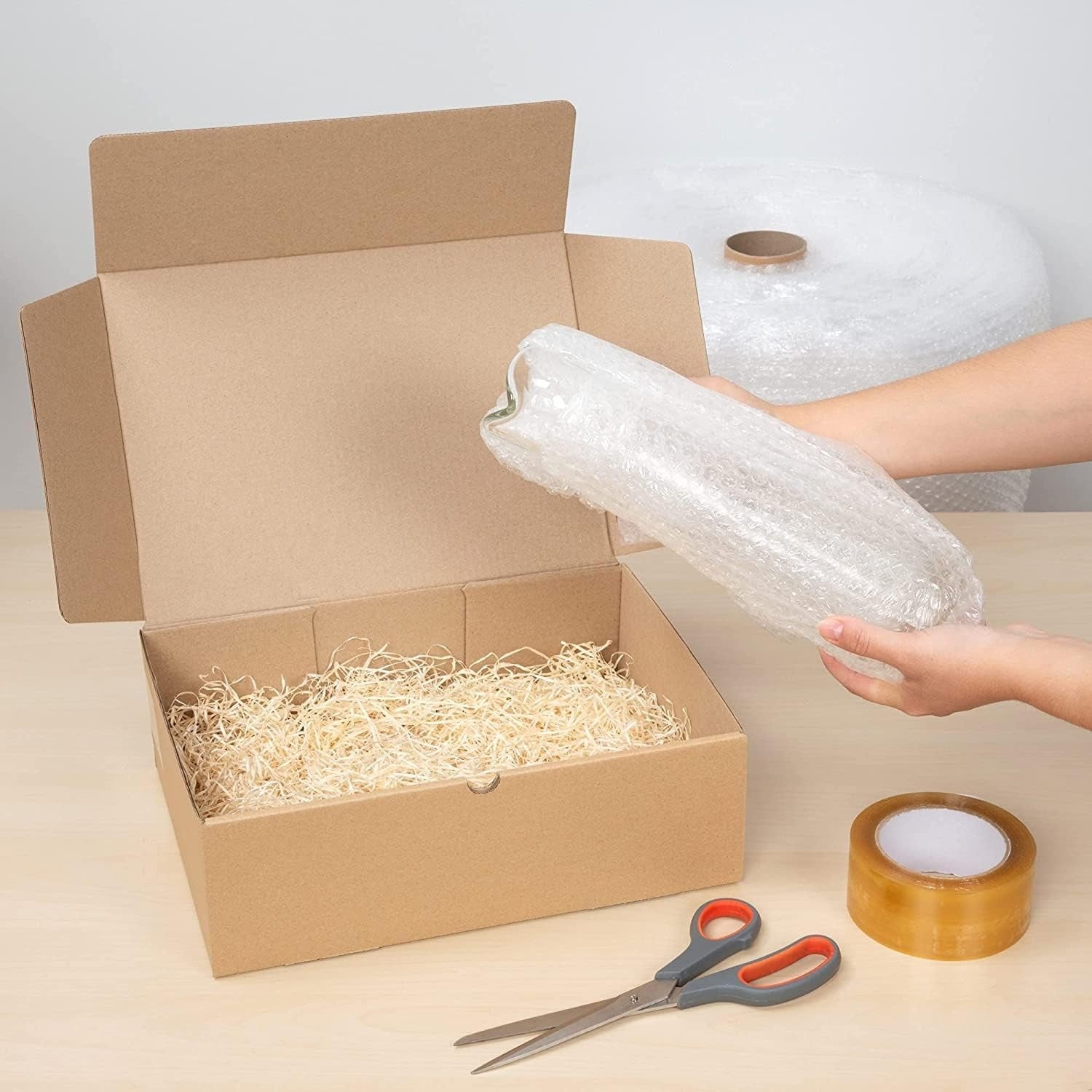 packer PRO Caja Cartón para Mudanzas y Almacenaje Ultra Resistentes con Asas, Fabricadas en Cartón Duro, Ideal para Mudanzas o Almacenaje de Libros y Ropa, Transporte Cómodo y Seguro gracias a las Asas Laterales