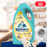La Antigua Lavandera Detergente Líquido Flores Silvestres, para Lavar y Cuidar la Ropa Blanca y de Color, Ayuda a Eliminar la Suciedad y Deja un Fresco Aroma Floral Duradero, 90 Lavados