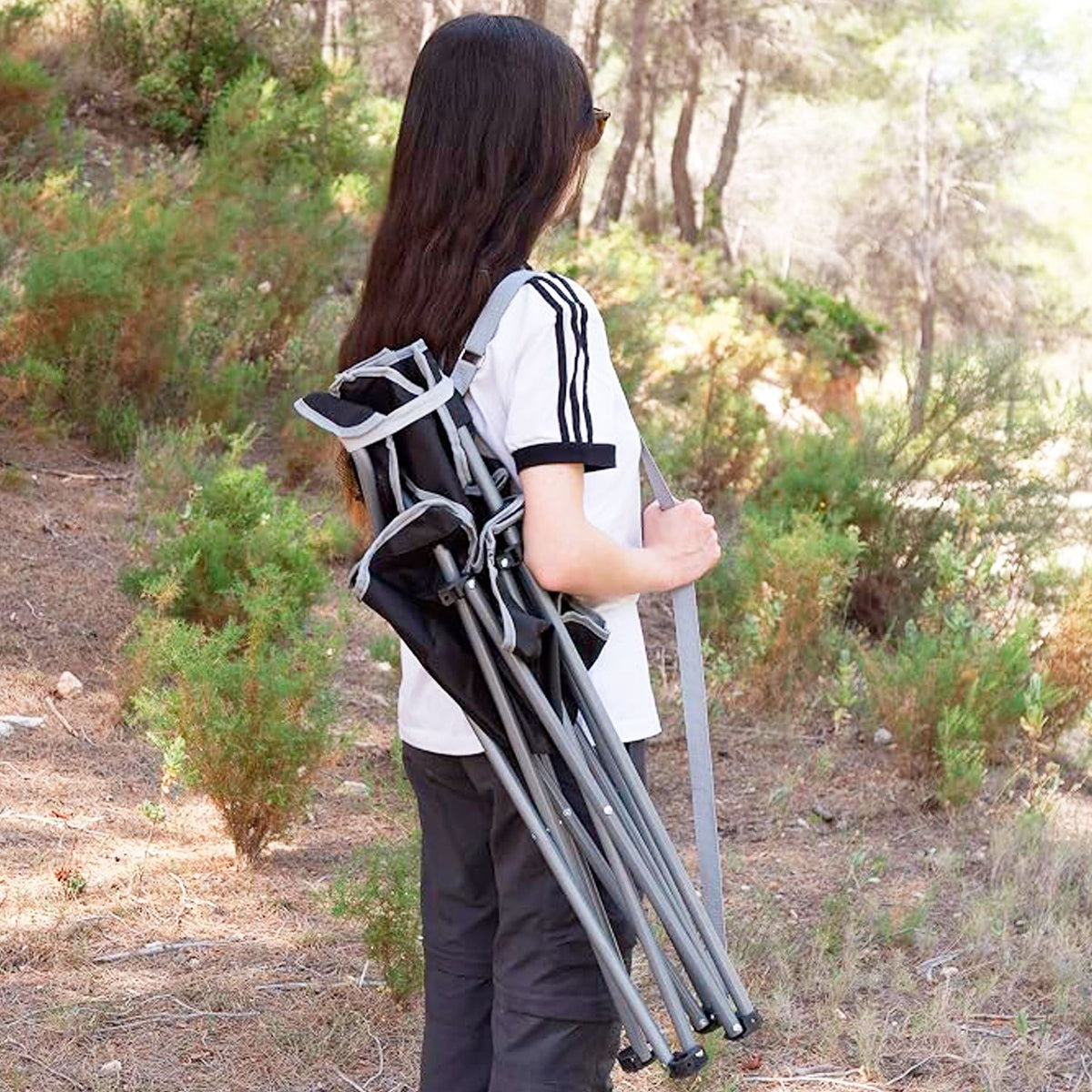 AKTIVE Silla Plegable de Camping Portátil para Playa, Camping y Jardín con Portavasos Integrado y Estructura de Acero, Capacidad de hasta 100 kg, 45 x 45 x 80 cm, Negro