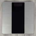 Bascula de Baño Digital con Pantalla LCD, Vidrio Templado de 5 mm, 180 kg de Capacidad, Encendido por Toque, Conversión kg/lb, Funciona con 2 Baterías tamaño AAA (no incluidas)