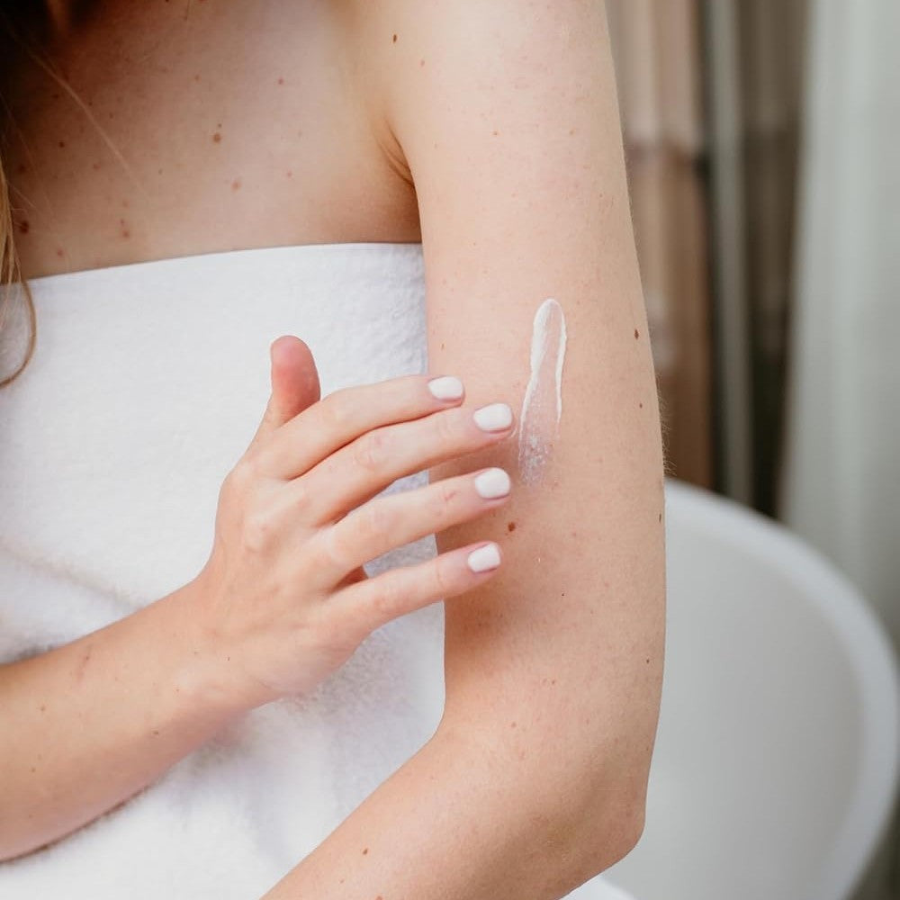 Natural Honey, Loción Corporal Aceite de Almendra Dulce Extra Hidratante, 72H de Hidratación Profunda, Fórmula Suave con Aceites Naturales, Piel Extra Suave y Luminosa, Línea Cuidado Total, 330 ml por Botella