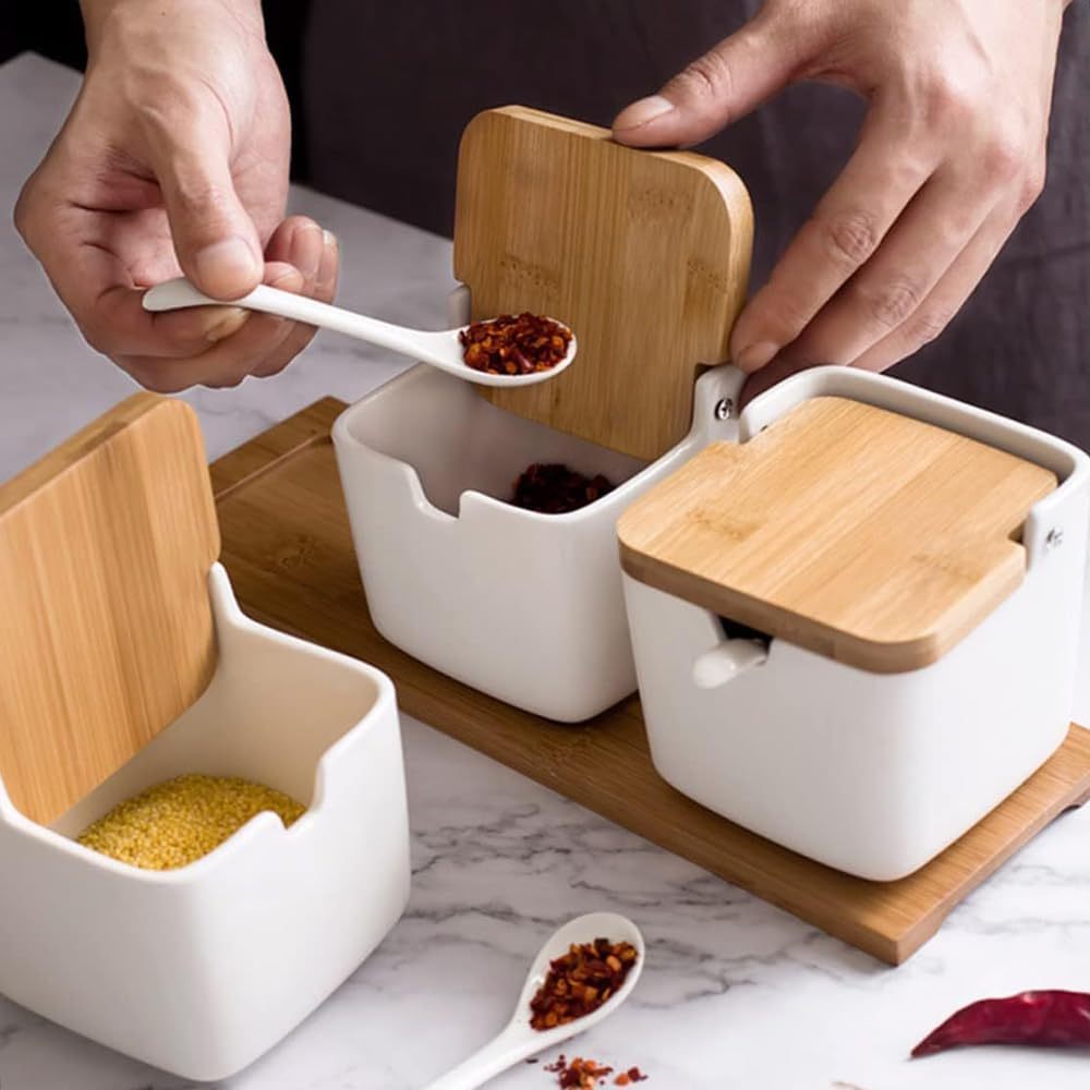 Azucarero Cocina con Tapa, Hecho de Cerámica y Madera, Capacidad de 300ml, Recipiente para Especias y Aliños, Blanco, 9 x 9 x 9 cm