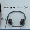 Creative HS-220 Cascos con Cable USB, Auriculares con Cable, Sonido Estéreo con Micrófono Giratorio y Supresión activa de Ruido USB, Control remoto, Casco Negro