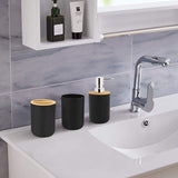 Set de Baño Completo, Conjunto Accesorios Baño Diseño Moderno y Elegante, Incluye Soporte para Cepillos de Dientes, Dispensador de Jabón Líquido, Vaso, Jabonera y Escobilla de Baño, Color Negro, Fabricado en Plastico Resistente y Bambú