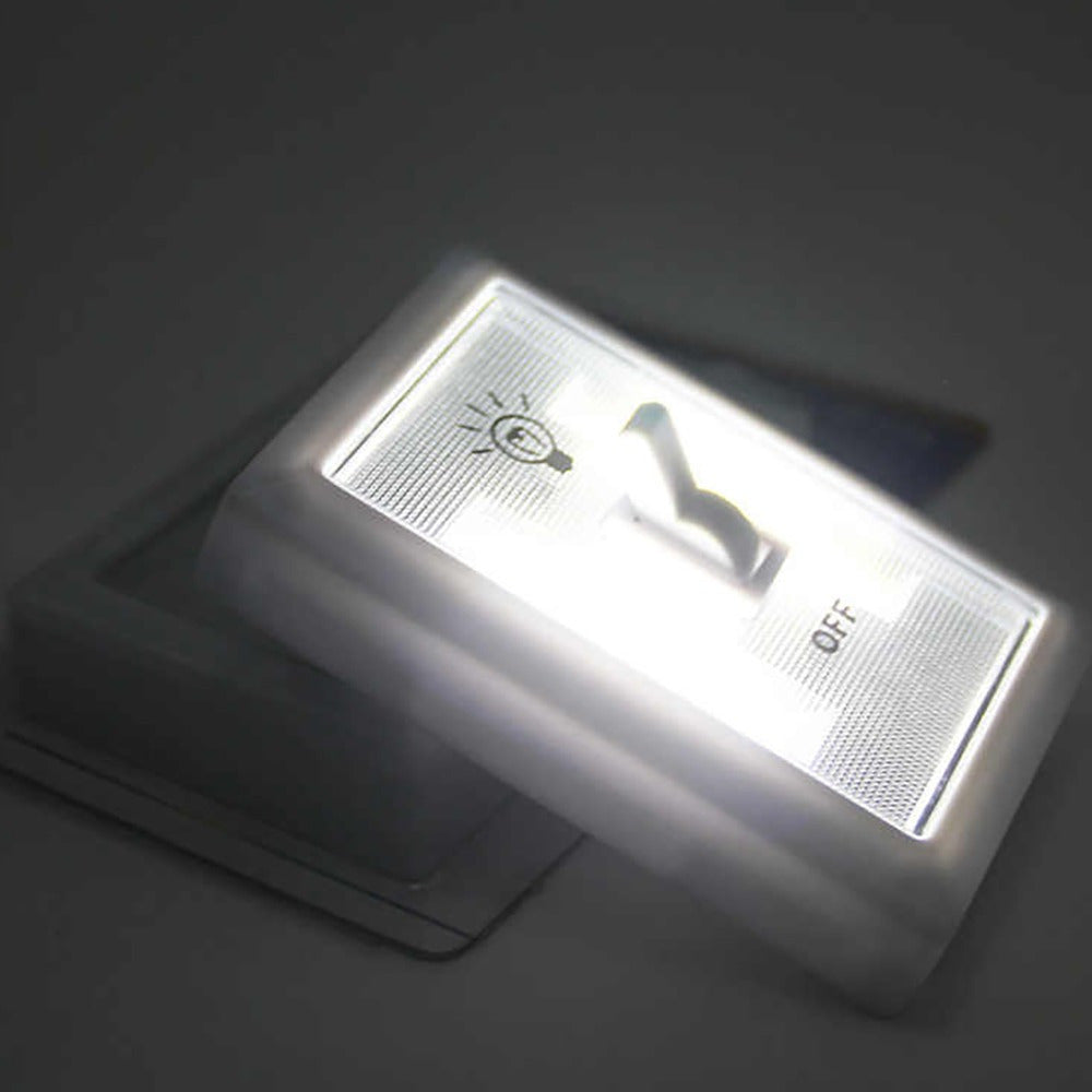 2 Luces con Interruptor, Luces LED para Pared y Superficies, Modo Apagado y Encendido, 3 pilas AAA (no incluidas), Tamaño: 8,5 x 7 x 3,2 cm, Agarres y Puntos Magnéticos para Sujección, Luz Blanca, Impermeable, Debajo De Gabinetes, Estantes, Armarios