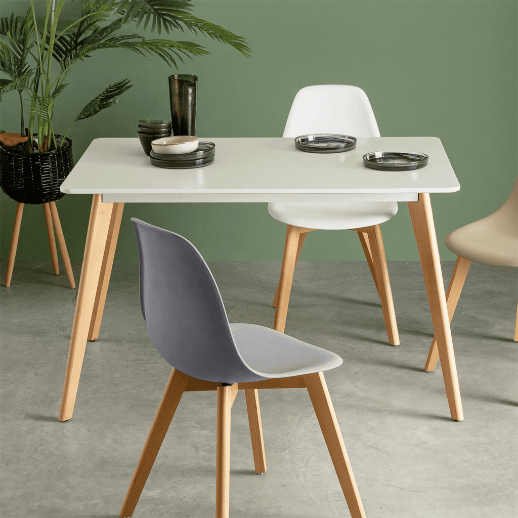 Mesa Comedor para 4-6 Personas, Mesas de Cocina estilo Nórdico, Diseño Resistente, Duradero y Ligero, Ideal para Uso Diario, Tablero MDF Blanco Mate, Patas de Madera de Haya Maciza con Protectores Antirayaduras, Adaptable a Cualquier Espacio
