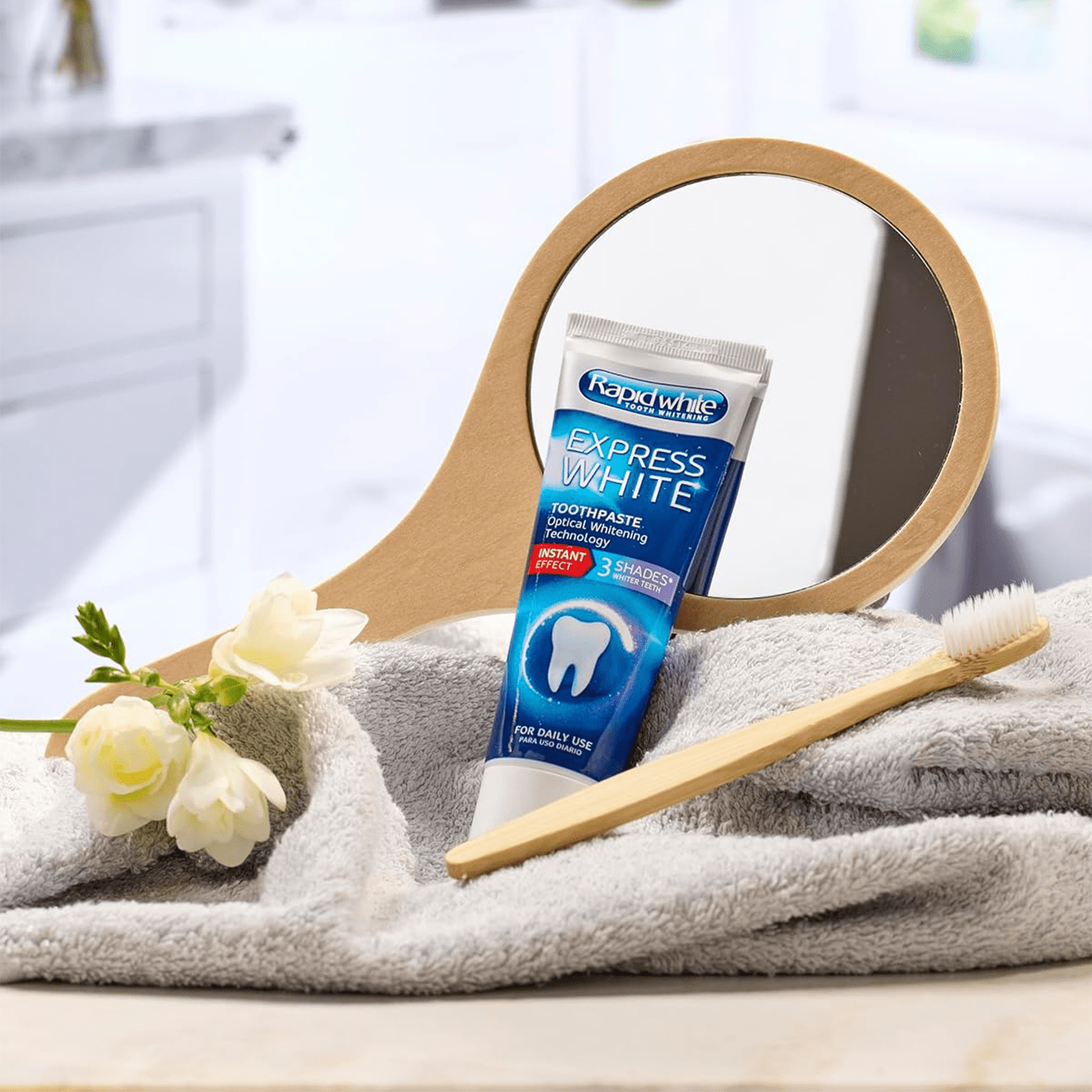 Kit, Tiras y Dentífricos Blanqueadores: Dientes hasta 7 Tonos Más Blancos, Protección Duradera, Limpia Eficazmente, Blanqueamiento Rápido en Casa - Rapid White