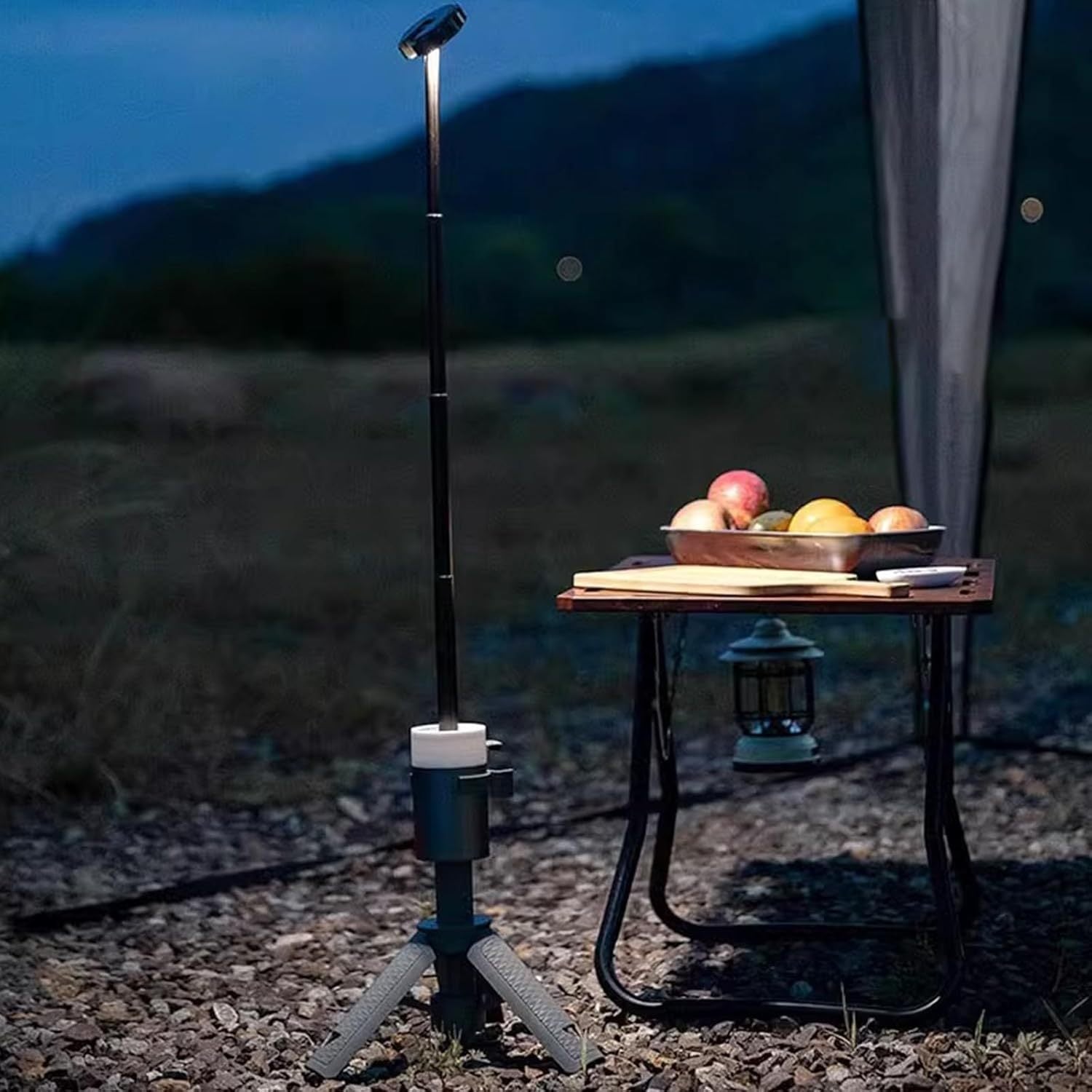 Linterna Campamento Telescópica y Recargable, Varios niveles de Luz y Color, Plástico ABS y Aluminio, Mando a distancia, Bombilla COB + RGB, Batería: 2 x 3.000 mAh, Medidas: 7 x 7 x 31-113,5 cm