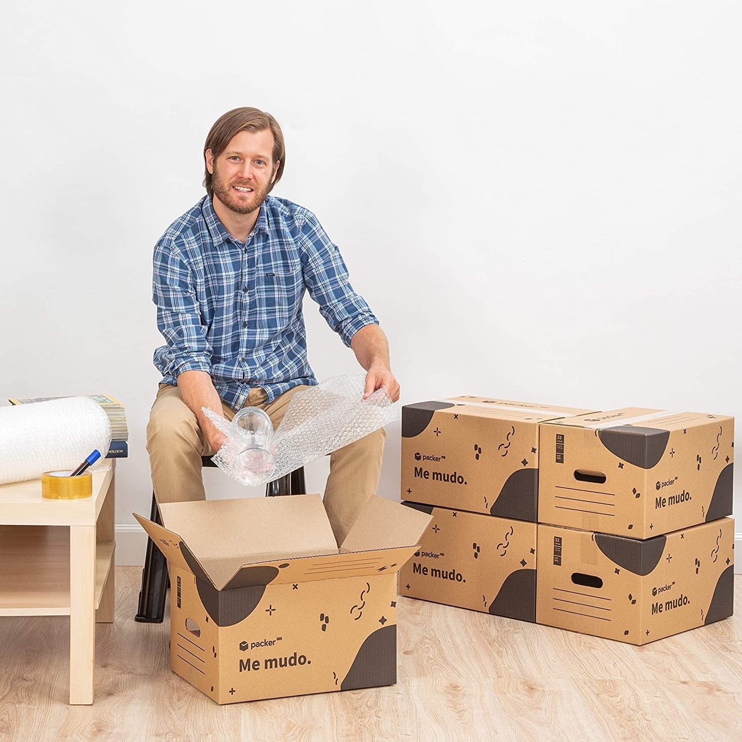 packer PRO Caja Cartón para Mudanzas y Almacenaje Ultra Resistentes con Asas, Cartón Resistente de Máxima Durabilidad, Tamaño Ideal para Mudanzas y Almacenaje de Libros, Objetos y Ropa, Asas Laterales para Manejo Fácil y Seguro
