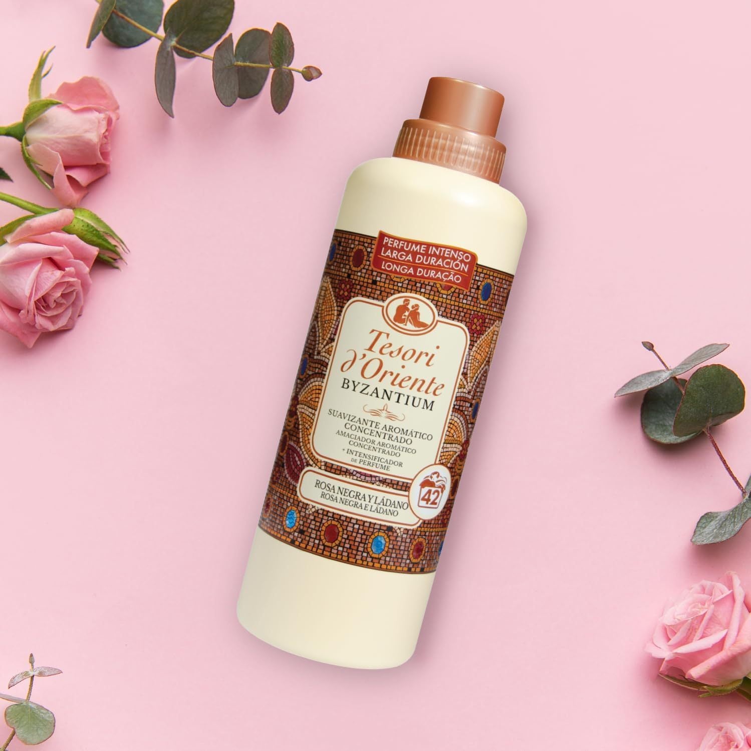 Tesori d'Oriente, Perfumador y Suavizante de Ropa Líquido Aromático Concentrado Byzantium, Aroma Intenso de Rosa Negra y Ládano, Microcápsulas para Fragancia Duradera, Facilita el Planchado, 760ml - 42 Lavados por Botella