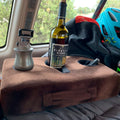 Cojín con Soporte para Bebidas y Tazas para Sofá y Coche con Funda Extraíble y Lavable, y Asa para Fácil Transporte, Medidas de 40 x 25 x 10 cm