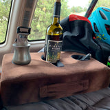 Cojín con Soporte para Bebidas y Tazas para Sofá y Coche con Funda Extraíble y Lavable, y Asa para Fácil Transporte, Medidas de 40 x 25 x 10 cm