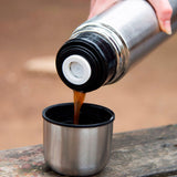 AKTIVE Botella de Agua Térmica de Acero Inoxidable con Doble Aislamiento, Mantiene Bebidas Calientes por 12 Horas o Frías por hasta 24 Horas, Tapa Antifugas, Capacidad de 1L, Plateado