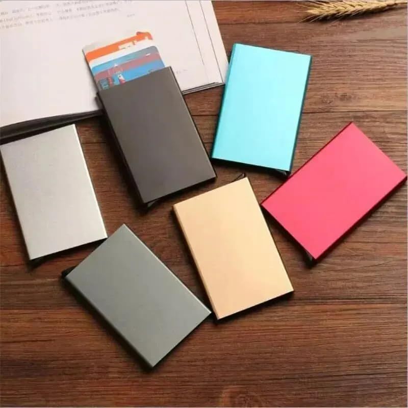 Tarjetero Aleación de Aluminio Unisex Super Delgado con Capacidad para 6 Tarjetas, Protección Contra Cobros No Autorizados, Bloqueo de RFID y NFC, Bloqueo de Seguridad Anti pérdida, Botón de Acceso Rápido