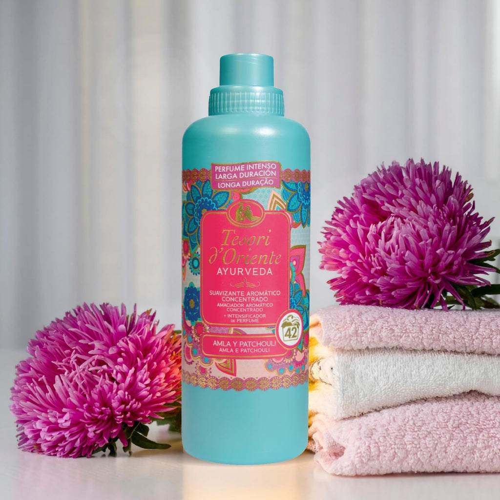 Tesori d'Oriente, Perfumador y Suavizante de Ropa Líquido Aromático Concentrado Ayurveda, Aceite de Amla y Pachulí con Microcápsulas para una Fragancia Duradera, Facilita el Planchado, 760ml - 42 Lavados por Botella