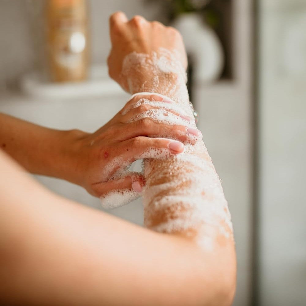 Natural Honey, Gel de Ducha Hidratante con Extracto de Miel y Manteca de Karité, Nutre y Suaviza para una Piel Suave, Fresca y Protegida, Línea Derma Care, 650 ml