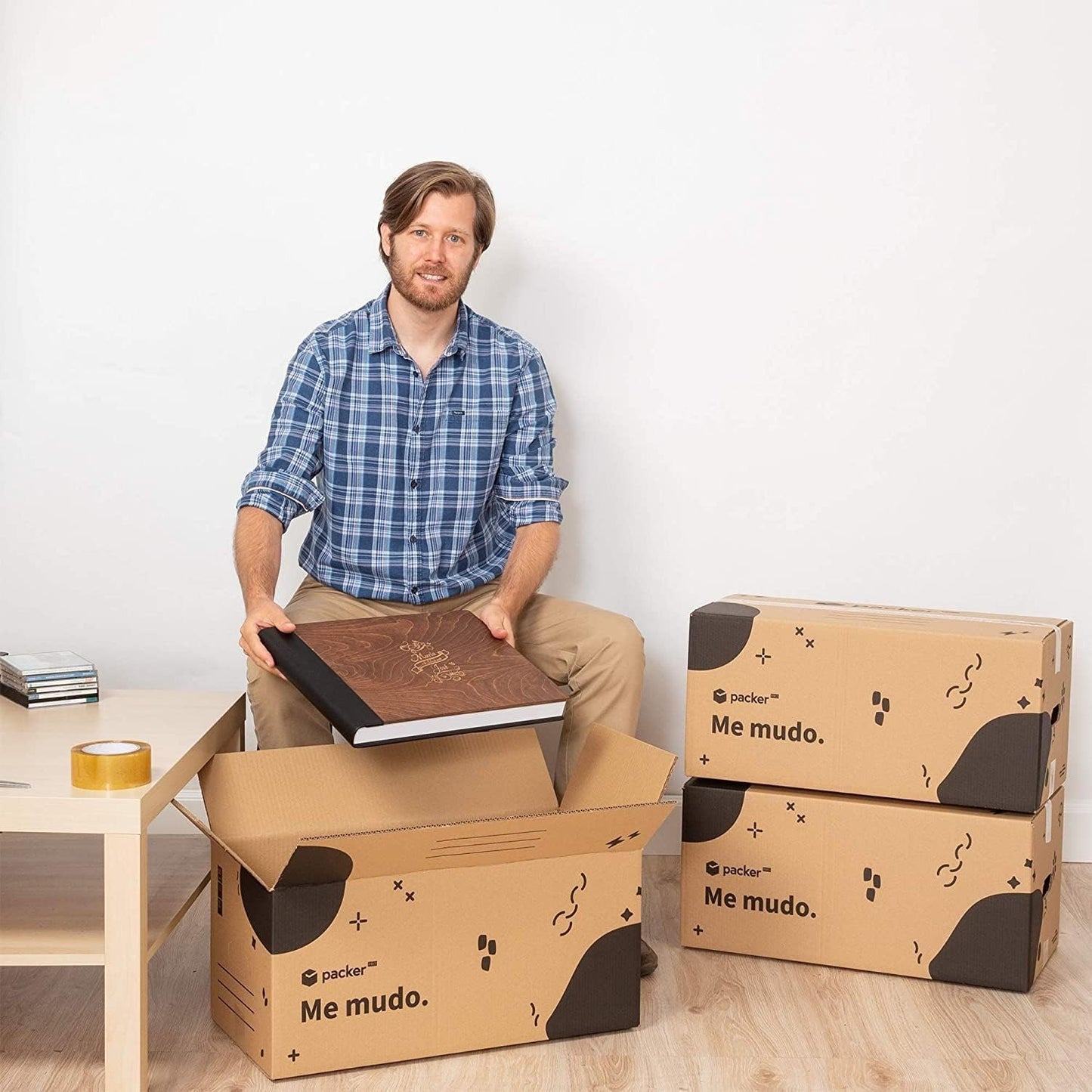packer PRO Caja Cartón para Mudanzas y Almacenaje Ultra Resistentes con Asas, Cartón Resistente de Máxima Durabilidad, Tamaño Ideal para Mudanzas y Almacenaje de Libros, Objetos y Ropa, Asas Laterales para Manejo Fácil y Seguro