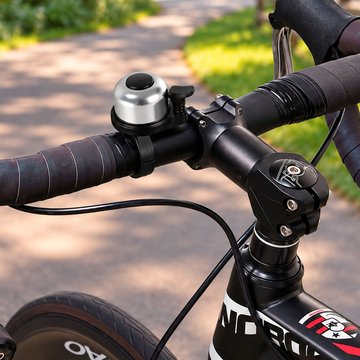 AKTIVE Timbre para Bicicleta, Diseño Compacto con Palanca para Manillar, Fácil de Accionar para Paseos y Ciclismo, Color Plateado y Negro