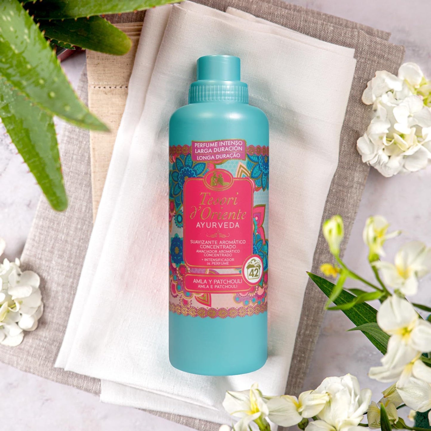 Tesori d'Oriente, Perfumador y Suavizante de Ropa Líquido Aromático Concentrado Ayurveda, Aceite de Amla y Pachulí con Microcápsulas para una Fragancia Duradera, Facilita el Planchado, 760ml - 42 Lavados por Botella