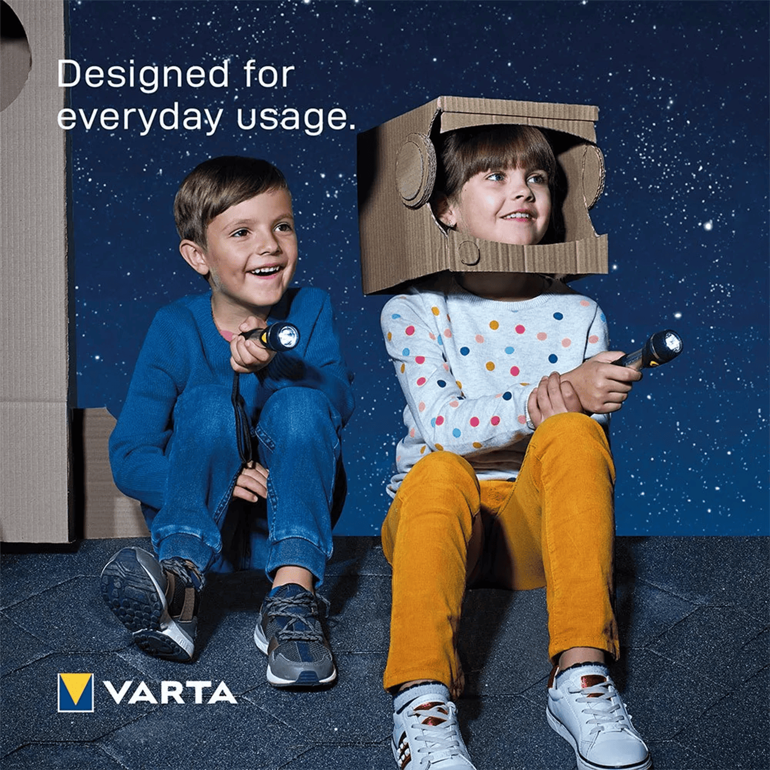 Linterna con Pilas, Multi LED, 40 Lumens, 62h de Duración, 29m de Alcance, Carcasa Resistente a Golpes, Correa de Mano Incluida, Funciona con 2 Pilas AA (incluidas), 16.3cm de Longitud - VARTA