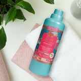 Tesori d'Oriente, Perfumador y Suavizante de Ropa Líquido Aromático Concentrado Ayurveda, Aceite de Amla y Pachulí con Microcápsulas para una Fragancia Duradera, Facilita el Planchado, 760ml - 42 Lavados por Botella