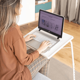 Mesa Plegable Portátil, Mesa Auxiliar Multifunción Ajustable, 6 Ajustes de Altura, 3 Ajustes de Inclinación, Permite hasta 18 Posiciones diferentes, Diseño Ligero, Estable y Resistente, Pensado para Comer, Trabajar con el Portátil, Dibujar