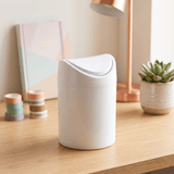Papelera Pequeña, Tapa Basculante, Plástico Duradero que garantiza Ligereza, Resistencia y Fácil Limpieza., Perfecta para Residuos Pequeños en Baños, Oficinas o Dormitorios,