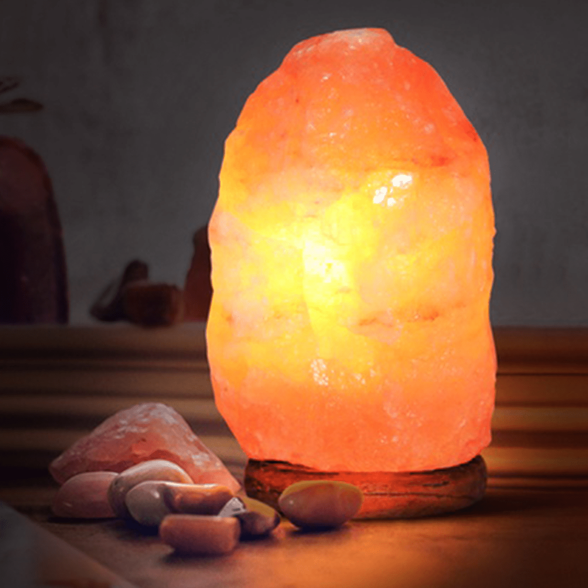Lámpara Sal Himalaya de 21cm, 2-3 kg, Ideal para Crear un Ambiente Especial, Incluye Base de Madera, Cable de Conexión con Interruptor y Bombilla, Mejoran el Sueño y Descanso, Aumenta la Productividad