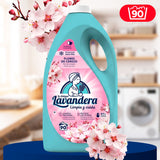 La Antigua Lavandera Detergente Líquido Flor de Cerezo, para Lavar y Cuidar la Ropa Blanca y de Color, Ayuda a Eliminar la Suciedad y Deja un Fresco Aroma Floral Duradero, 90 Lavados