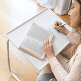 Mesa Plegable Portátil, Mesa Auxiliar Multifunción Ajustable, 6 Ajustes de Altura, 3 Ajustes de Inclinación, Permite hasta 18 Posiciones diferentes, Diseño Ligero, Estable y Resistente, Pensado para Comer, Trabajar con el Portátil, Dibujar