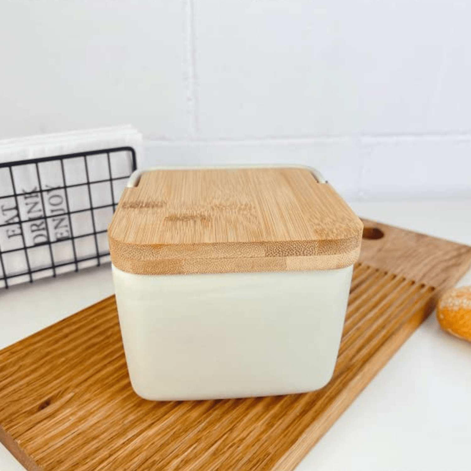 Salero Cocina con Tapa, Hecho de Cerámica y Madera, Capacidad de 700ml, Recipiente para Especias y Aliños, Natural, 12 x 11 x 10,5 cm