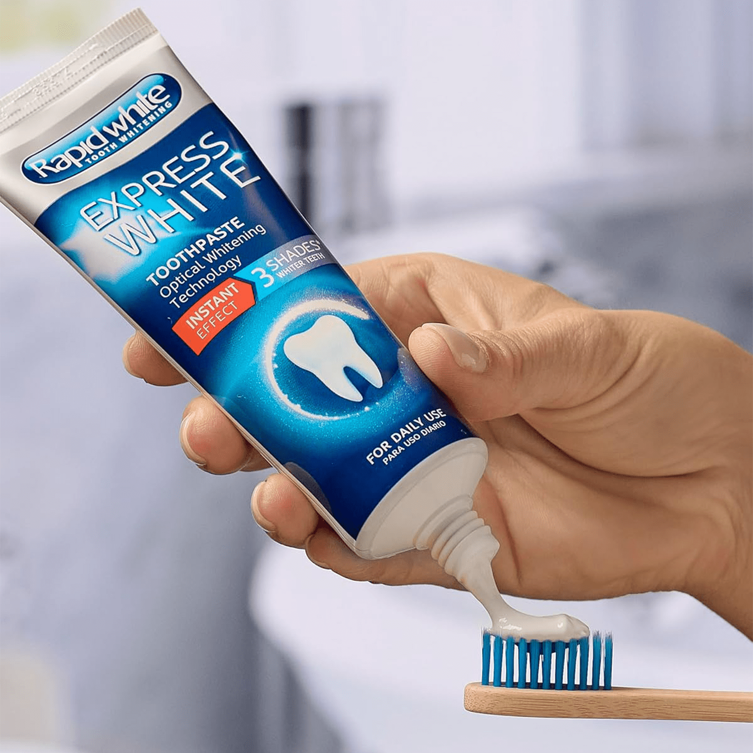 Kit, Tiras y Dentífricos Blanqueadores: Dientes hasta 7 Tonos Más Blancos, Protección Duradera, Limpia Eficazmente, Blanqueamiento Rápido en Casa - Rapid White