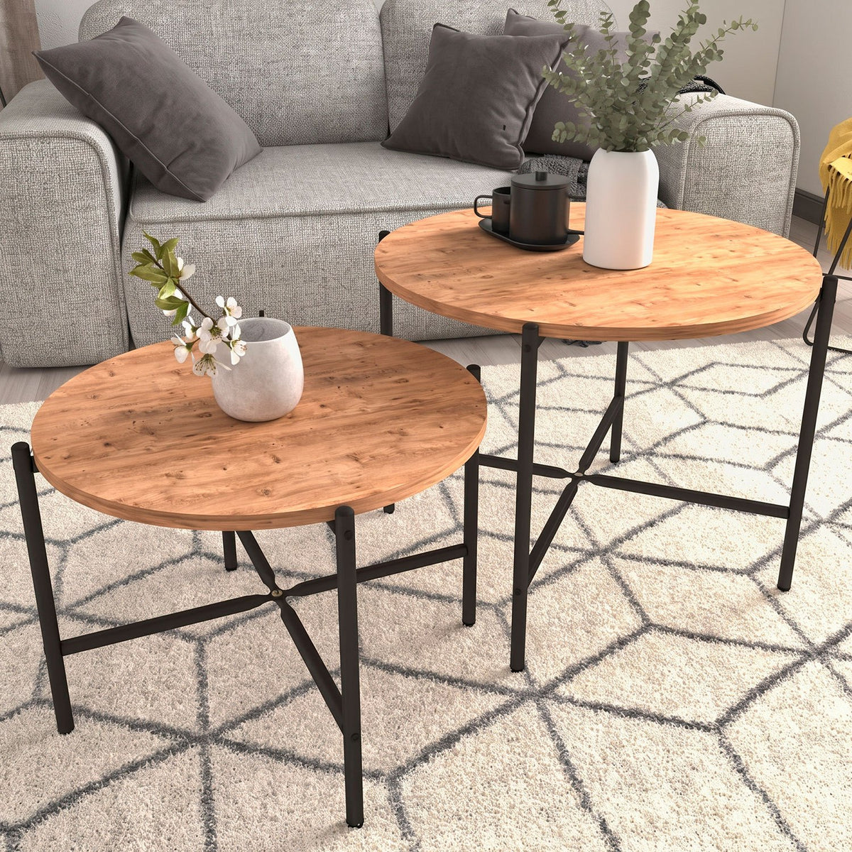 Juego de 2 Mesas Auxiliares Redondas, Mesas de Centro para Salón y Sala de Estar, Diseño Moderno con Acabado Efecto Madera y Estructura Negra, Pack de 2
