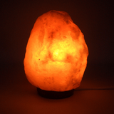 Lámpara Sal Himalaya de 21cm, 2-3 kg, Ideal para Crear un Ambiente Especial, Incluye Base de Madera, Cable de Conexión con Interruptor y Bombilla, Mejoran el Sueño y Descanso, Aumenta la Productividad
